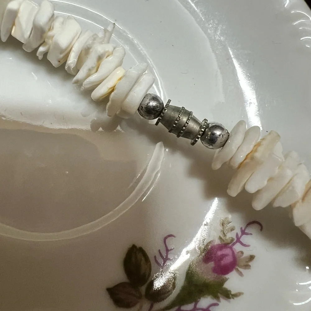 Vintage‎ Mother of Pearl Shell Necklace | White Chip Beaded Beach Jewelry | Boho